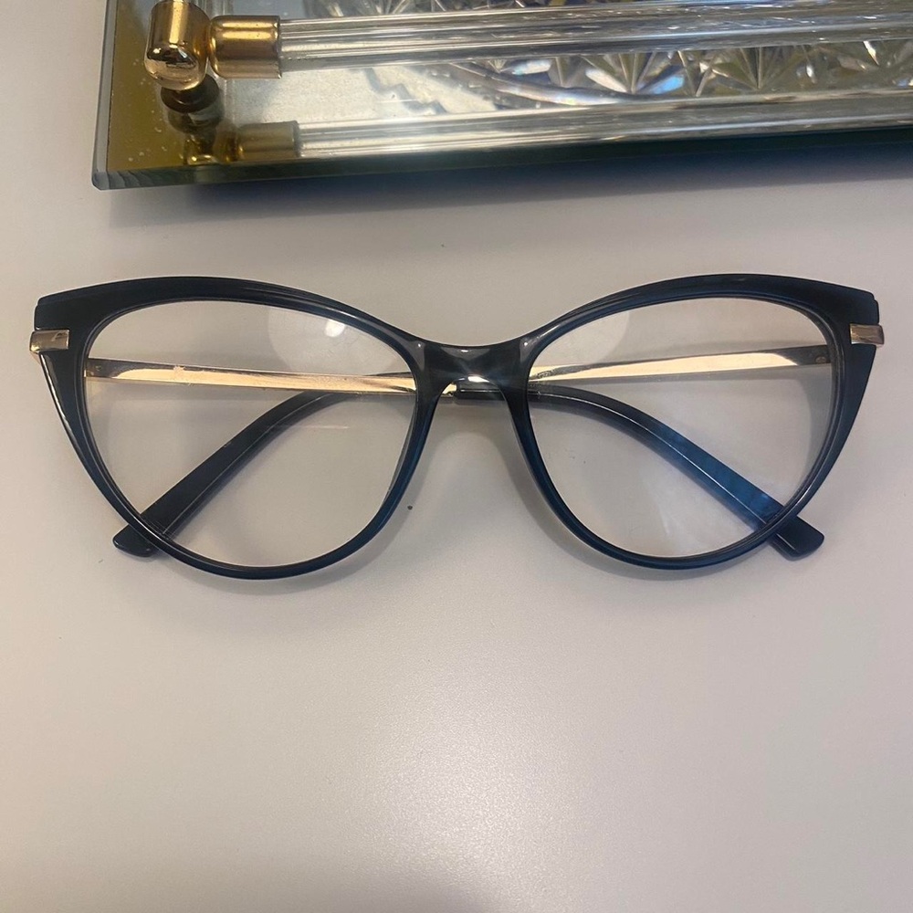 Elegant Black Cat-Eye Glasses